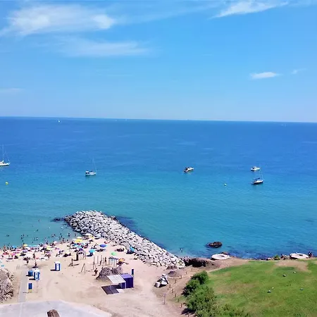 Helena Seaview & Beach-apartment Montgat